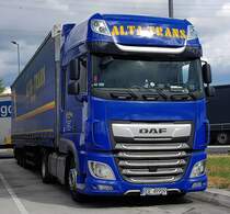 =DAF XF von ALTA TRANS steht im August 2020 auf einem Rastplatz an der A 3