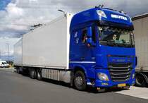 =DAF XF-Hängerzug von BRUTRA rastet im August 2020 an der A3