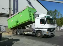 =MB Actros bei der Entladung auf dem Raiffeisen-Betriebshof in Hünfeld im Juli 2020