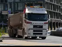 Volvo Sattelschlepper unterwegs in Schaan/FL am 30.09.2020
