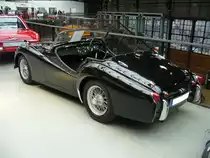 Heckansicht eines Triumph TR3A im Farbton black. Classic Remise Düsseldorf am 03.10.2020.