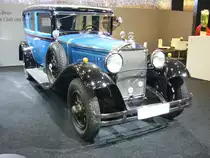 Mercedes Benz W08 Typ  Nürburg  460. gebaut von 1928 bis 1933. Die Modellreihe W08 wurde auf dem Pariser Autosalon des Jahres 1928 vorgestellt und war bis zum Erscheinen des  Großen Mercedes  das Topmodell im Hause Mercedes Benz. Er war mit einem Achtzylinderreihenmotor ausgestattet, der 80 PS aus einem Hubraum von 4.622 cm³ an die Kurbelwelle brachte. Ab Mitte 1931 konnte man alternativ einen auf 4.918 cm³ aufgebohrten Motor mit 100 PS ordern. Hier wurde eine Pullmann Limousine, wie sie ab 1929 produziert wurde, abgelichtet. Techno Classica Essen.