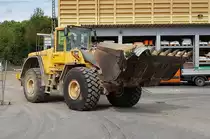 =Volvo L150E bei der Beschickung der mobilen Siebanlage Terra Select DT5 im August 2020