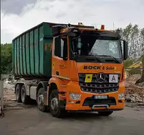 =MB Arocs der Firma BOCK & Sohn auf einer Einsatzstelle in Hünfeld, 08-2020