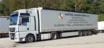 =MAN TGX-Sattelzug von KASTENS & KNAUER abgestellt auf einem Rastplatz an der A 7, 08-2020