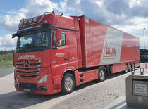 =MB Actros der Spedition SCHILLING steht auf einem Rastplatz an der A 7, 09-2020