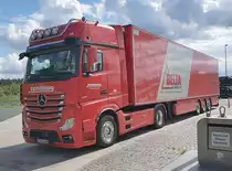 =MB Actros der Spedition SCHILLING steht auf einem Rastplatz an der A 7, 09-2020