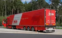 =MB Actros der Spedition SCHILLING steht auf einem Rastplatz an der A 7, 09-2020