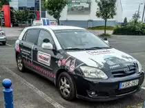 Toyota Corolla E130 (9. Generation) einer Fahrschule, fotografiert in Juni, 2020.