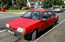 Lada Samara Sedan, fotografiert in Juni, 2020.