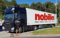 =DAF von SCHMALHORST-WESTHOFF unterwegs mit einem Sattelauflieger von  nobilia , 09-2020