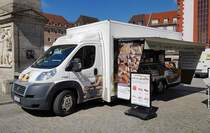 =Fiat Ducato von Feinkost BARANSKI steht auf dem Marktplatz in Würzburg, 09-2020