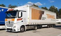 =MB Actros-Sattelzug der Spedition TEMMEL steht auf einem Rastplatz an der A 7, 08-2020