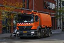 Mercedes Benz Axor Straßenfeger in  Esch Belval im Einsatz. 10.2020 