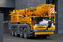 Liebherr Autokran hat seinen Auftrag erledigt und verlsst die Baustelle in Esch Belval. 10.2020  