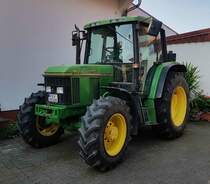=John Deere 6100 steht im September 2020 in Petersberg-Marbach