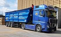 =MB Actros vom Entsorgungsfachbetrieb IST GmbH hat verunreinigtes Getreide zum Abtransport übernommen, 09-2020