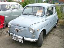 Seat 600D, produziert von 1963 bis 1967 in der Nähe von Barcelona. Der 600D basiert auf einem Lizenzvertrag zwischen Fiat aus Italien und Seat aus Spanien. Dieses Auto trieb die Volksmotorisierung im Spanien der 1960er Jahre voran. Der im Heck verbaute, wassergekühlte Vierzylinderreihenmotor hat einen Hubraum von 767 cm³ und leistet 32 PS. Oldtimertreffen an der  Alten Dreherei  in Mülheim an der Ruhr.