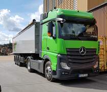 =MB Actros von Raiffeisen Agrar steht bereit zum Abtransport von verunreinigtem Getreide, 09-2020