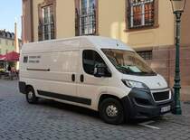 =Peugeot von MI steht auf einer Baustelle in Fulda im September 2020