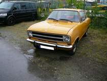 Opel Kadett B Limousine, produziert von 1965 bis 1973. Wer kannte ihn nicht, den Millionenseller aus Bochum? Der Wagen war als zwei- und viertürige Limousine, als Coupe und als drei- und fünftüriges Kombimodell namens CarAvan lieferbar. Basismotorisierung war ein Vierzylinderreihenmotor mit einem Hubraum von 1078 cm³, der 45 PS, 55 PS oder 60 PS leistete. Oldtimertreffen an der  Alten Dreherei  in Mülheim an der Ruhr im Juni 2016.