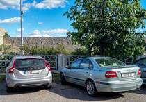 Rückansicht: Volvo V60 und S40 in Juni, 2020.