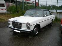 Mercedes Benz W115 der ersten Serie. Oldtimertreffen an der  Alten Dreherei  in Mülheim an der Ruhr im Juni 2016.