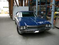 Buick Skylark Coupe des Modelljahres 1968 im Farbton nocturne blue. Im Modelljar 1968 war die Modellreihe Skylark als Coupe (Foto), viertürige Limousine, Cabriolet und fünftüriges Kombimodell lieferbar. Für ein solches Coupe musste man mindestens in einen Kaufpreis von US$ 2918,00 investieren. Dem interessenten standen folgende Motorisierungen zu Verfügung: 4094 cm³ Hubraum mit einer Leistung von 147 PS oder ein V8-Motor mit einem Hubraum von 6964 cm³ und einer Leistung von 230 PS. Oldtimertreffen an der  Alten Dreherei  in Mülheim an der Ruhr im Juni 2016.