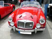 MG A Roadster, produziert von 1955 bis 1962. Während seiner achtjährigen Bauzeit verkaufte sich, der als Roadster und Coupe lieferbare Sportwagen, in 101.081 Einheiten. Unter den Begriff MG A fallen folgende Modelle: MG A 1500, MG A Twin Cam, MG A 1600 und das Modell Mark II. Treffen des MG-Owners-Club-Germany an der  Alten Dreherei  in Mülheim an der Ruhr im Juni 2015.