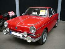 BMW 700 Coupe, gebaut von 1959 bis 1964. Beide Karosserien (Limousine und Coupe) des 700`er wurden vom Turiner Designer Michelotti gezeichnet. Ein solch flottes Coupe, im Volksmund auch  Maurer-Porsche  genannt, kostete bei seiner Modelleinführung DM 5.300,00. Der im Heck verbaute Zweizylinderboxermotor leistet 30 PS aus einem Hubraum von 697 cm³. Oldtimertreffen an der  Alten Dreherei  in Mülheim an der Ruhr am 20.06.2015. 