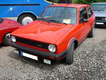 VW Golf 1 MK2 GTI im Farbton marsrot. Der GTI ist mit den markanten Pirelli-Felgen ausgerüstet. Ob es ein  echter  Pirelli-GTI ist, mag ich nicht sagen. Oldtimertreffen an der  Alten Dreherei  in Mülheim an der Ruhr im Juni 2015.