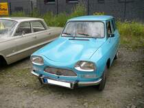 Citroen Ami 8, gebaut von 1969 bis 1978. Technisch basierte der Ami 8 auf dem bereits 1961 vorgestellten Ami 6. Das Modell war als Schräckhecklimousine, oder als Break genanntes Kombimodell, lieferbar. Der Zweizylinderboxermotor, bekannt aus der 2 CV (Ente), hat einen Hubraum von 603 cm³ und leistet 32 PS. Die Höchstgeschwindigkeit war mit 125 km/h angegeben. Ab dem Modelljahr 1973 konnte der Ami 8 auch mit dem Motor des damals recht modernen Citroen GS bestellt werden. Diese Modell hießen dann Ami 8 Super. Oldtimertreffen an der  Alten Dreherei  im Juni 2015.