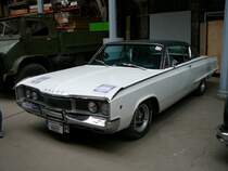 Dodge Polara 500 Coupe aus dem Jahr 1968. Im Jahr 1968 war der Polara die mittlere Ausstattungsvariante im Programm von dodge. Darunter rangierte der Coronet und darüber der Monaco. Ein solches Coupe war ab einem Kaufpreis von US$ 3483,00 zu haben. Angetrieben wird dieses Coupe von einem V8-Motor mit einem Hubraum von 318 cui (5211 cm³) und einer Leistung von 230 PS. Oldtimertreffen an der  Alten Dreherei  in Mülheim an der Ruhr im Juni 2015.