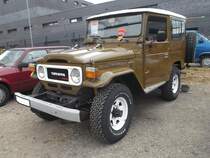 Toyota Land Cruiser FJ 40. Oldtimertreffen an der  Alten Dreherei  in Mülheim an der Ruhr im Juni 2015.