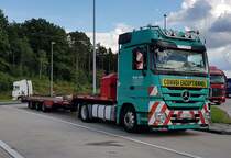 =MB Actros von TRANS RUBY steht auf einer Rastanlage an der A 7 im September 2020
