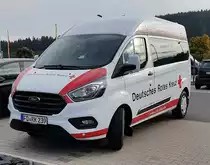 =Ford Transit des DRK steht auf einem Parkplatz in Petersberg, 10-2020