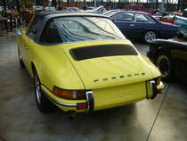 Heckansicht eines Porsche 911 2.4 Targa aus dem Jahr 1973. Classic Remise Düsseldorf am 31.10.2020.