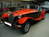 Panther Lima Turbo, hergestellt in Kleinstserie in den Jahren 1975 bis 1982. Die Firma Panther Westwinds war in Weybridge/Surrey ansässig. Die Karosserie im Stil der 1930´er Jahre besteht aus GFK-Kunststoff. Der Lima war ebenfalls ohne Turboaufladung lieferbar. Die Motoren stammten aus dem Regal von Vauxhall. Der Vierzylinderreihenmotor der Turboversion hat einen Hubraum von 2295 cm³ und leistet 150 PS. Classic Remise Düsseldorf am 31.10.2020.