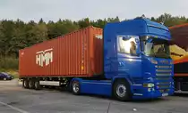=Scania Super steht auf einem Rastplatz an der A 7 im September 2020