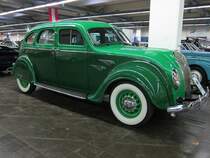 De Soto Airflow III Series S-2-Six von 1936. Von den Airflow III Modellen wurden im Jahr 1936 genau 5.000 Einheiten produziert. Davon waren 4.750 Einheiten fourdoor Sedan Modelle und 250 Coupes bzw. Convertibles. Der Sechszylinderreihenmotor leistet  100 PS aus einem Hubraum von 3950 cm³. Techno Classica Essen am 14.04.2013.