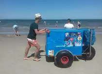 Eisverkäufer am Strand von Binz auf Rügen am 14.06.2019.