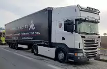 =Scania R440-Sattelzug steht im Dezember 2019 auf einem Rastplatz an der A3