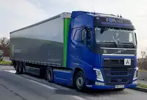=Volvo FH von FORLINK steht im Dezember 2019 auf einem Rastplatz an der A3