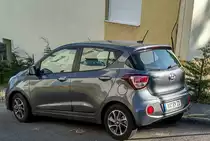 Hyundai i10 der zweiten Generation von hinten fotografiert in Juni 2020.