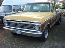 Ford F350 Super Camper Special aus dem Modelljahr 1973. Essen-Kettwig am 15.11.2020.