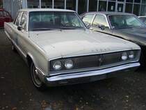Dodge Coronet 440 fourdoor Sedan aus dem Jahr 1967. Ein solches Auto war im Jahr 1967 ab US$ 3141,00 zu haben. Angetrieben wird der Wagen von einem V8-Motor mit einem Hubraum von 6286 cm³ und einer Leistung von 330 PS. Essen-Kettwig am 15.11.2020.