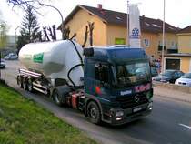 ACTROS1844  mit Siloauflieger auf der B143 Richtung V�cklabruck; 090408