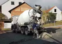 =MB Arocs steht zur Betonanlieferung in Marbach, 10-2020