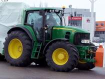 JD-7530 hat die weite Anreise vom Landkreis Dingolfing zum Faschingsumzug nach Ried i.I. auf sich genommen; 090215