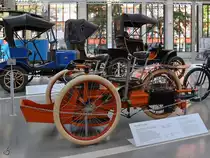 Ein Léon Bollée Dreiradwagen von 1896. (Verkehrszentrum des Deutschen Museums München, August 2020)